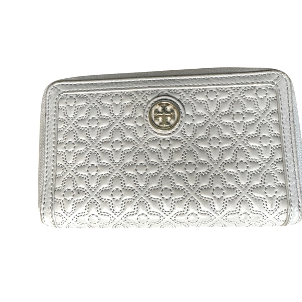 Tory Burch Quilted Gray Zip Wallet